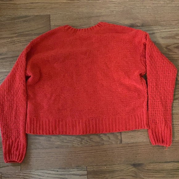 Red cable knit cropped sweater - Picture 2 of 2